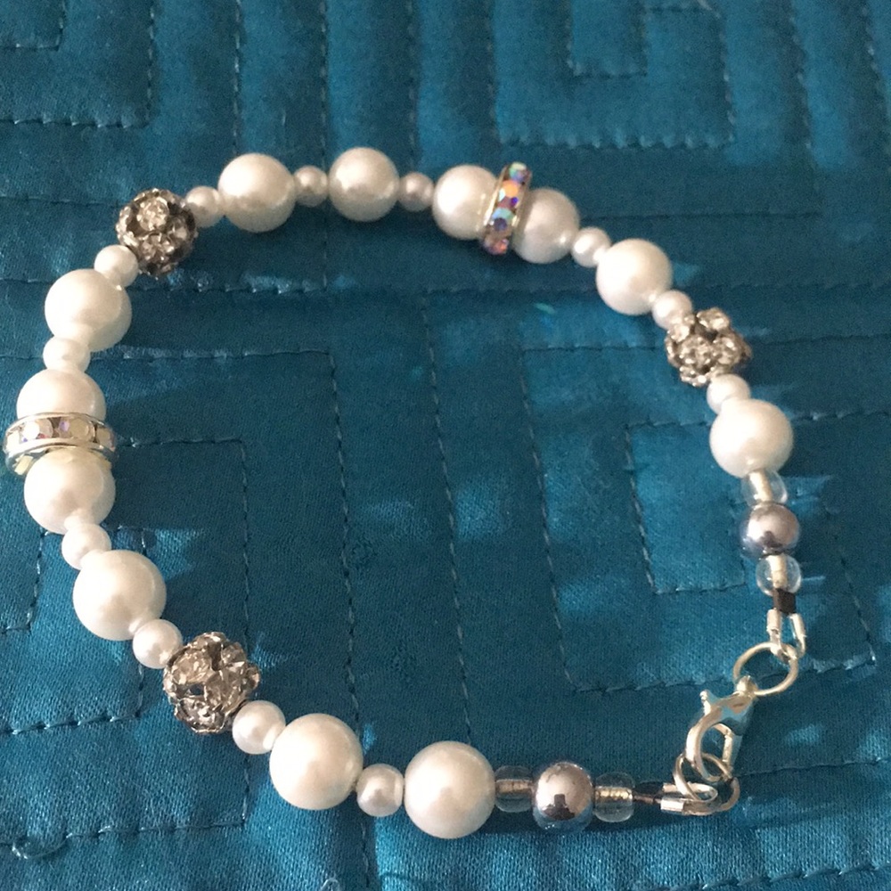 White faux pearl with rhinestone bracelet
